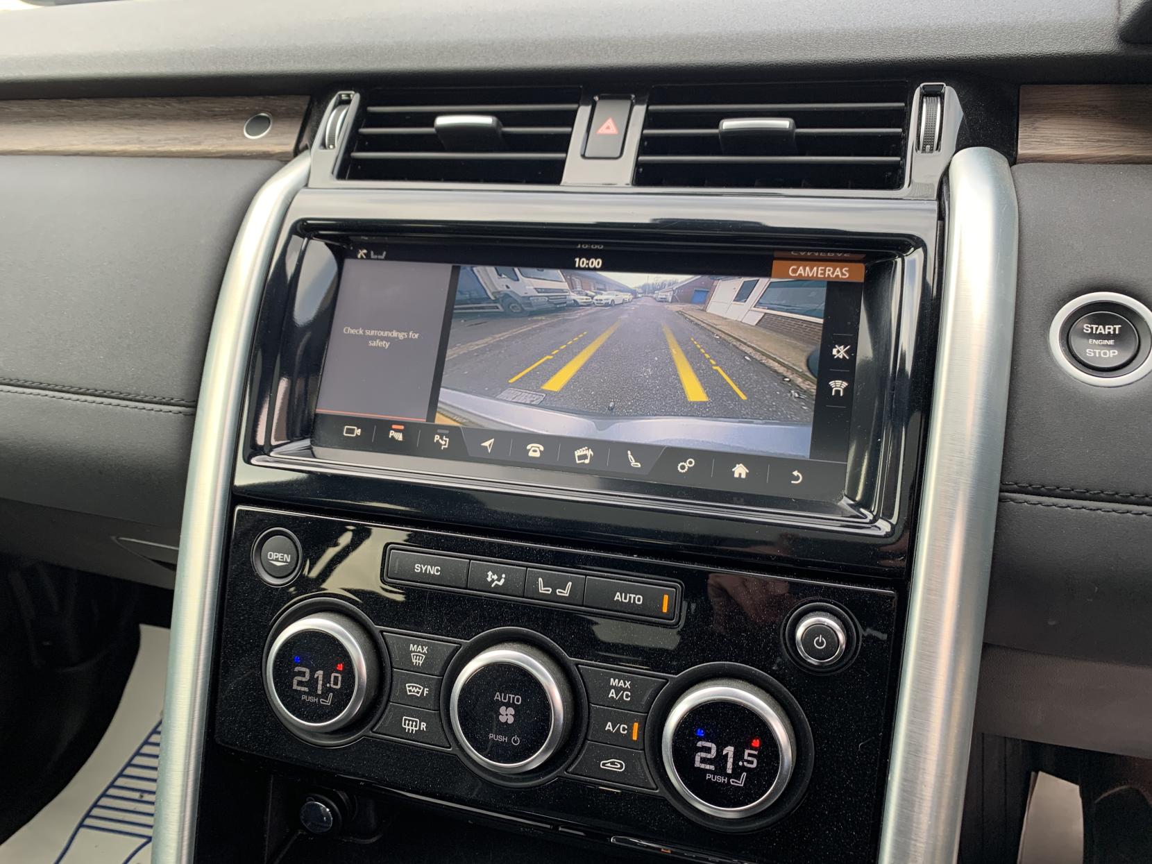 Land Rover Discovery 3.0 SD V6 HSE SUV 5dr Diesel Auto 4WD Euro 6 (s/s) (306 ps)