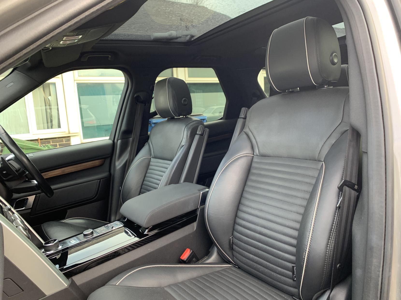 Land Rover Discovery 3.0 SD V6 HSE SUV 5dr Diesel Auto 4WD Euro 6 (s/s) (306 ps)