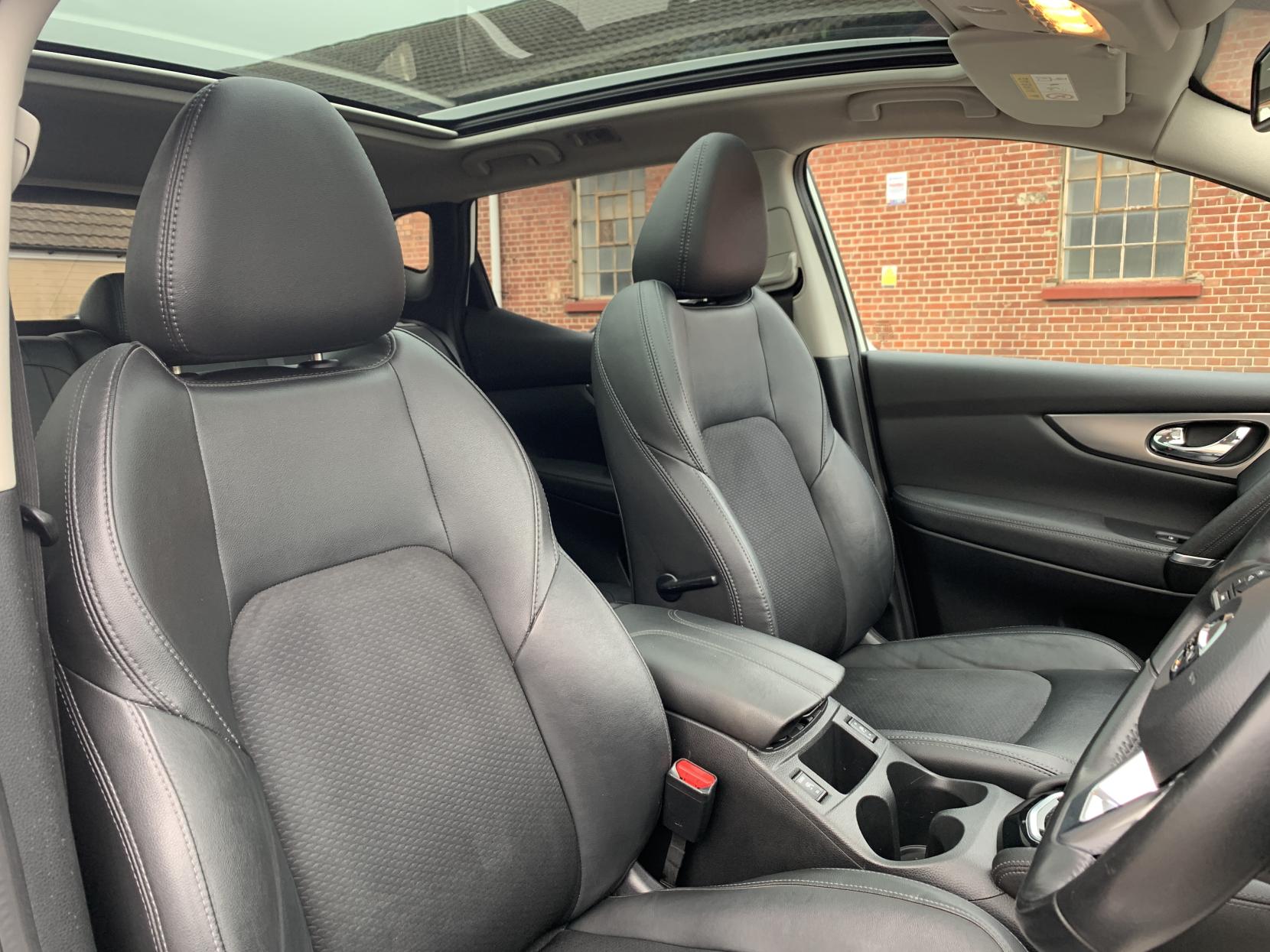 Nissan Qashqai 1.6 dCi Tekna SUV 5dr Diesel XTRON Euro 6 (s/s) (130 ps)