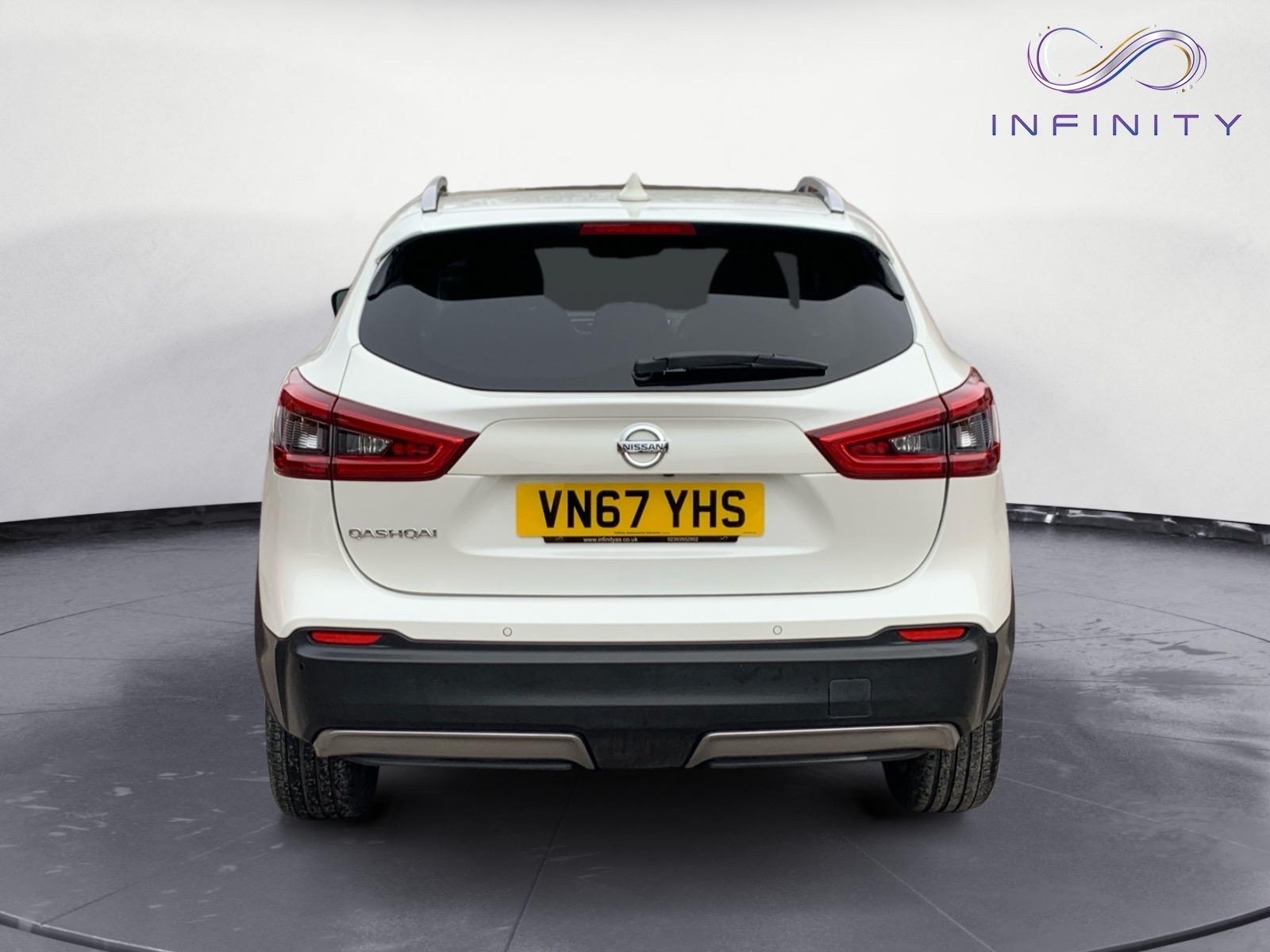 Nissan Qashqai 1.6 dCi Tekna SUV 5dr Diesel XTRON Euro 6 (s/s) (130 ps)