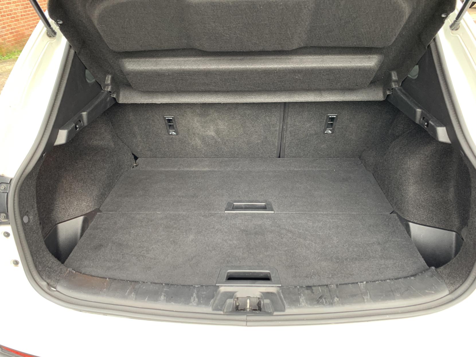 Nissan Qashqai 1.6 dCi Tekna SUV 5dr Diesel XTRON Euro 6 (s/s) (130 ps)