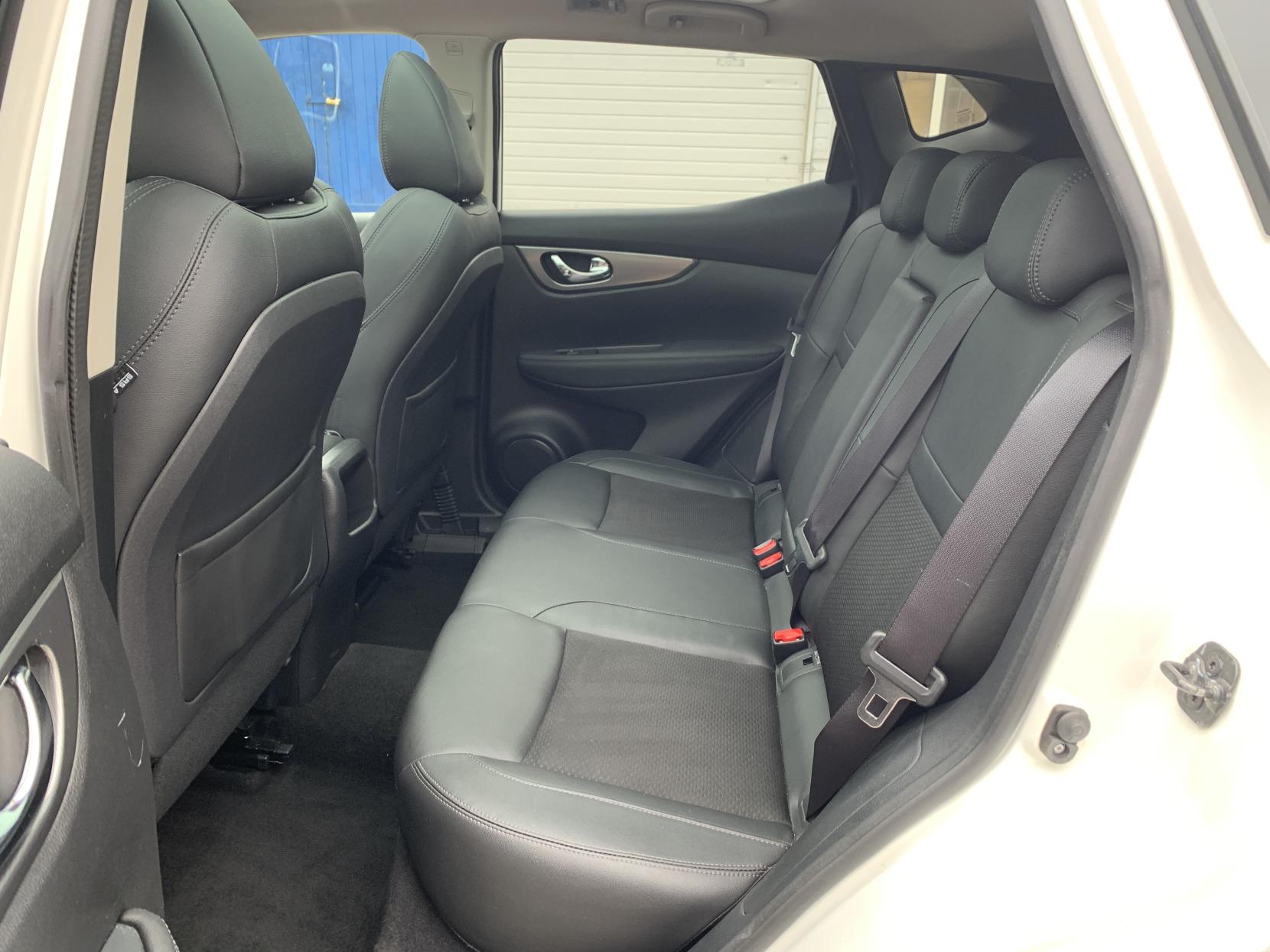 Nissan Qashqai 1.6 dCi Tekna SUV 5dr Diesel XTRON Euro 6 (s/s) (130 ps)