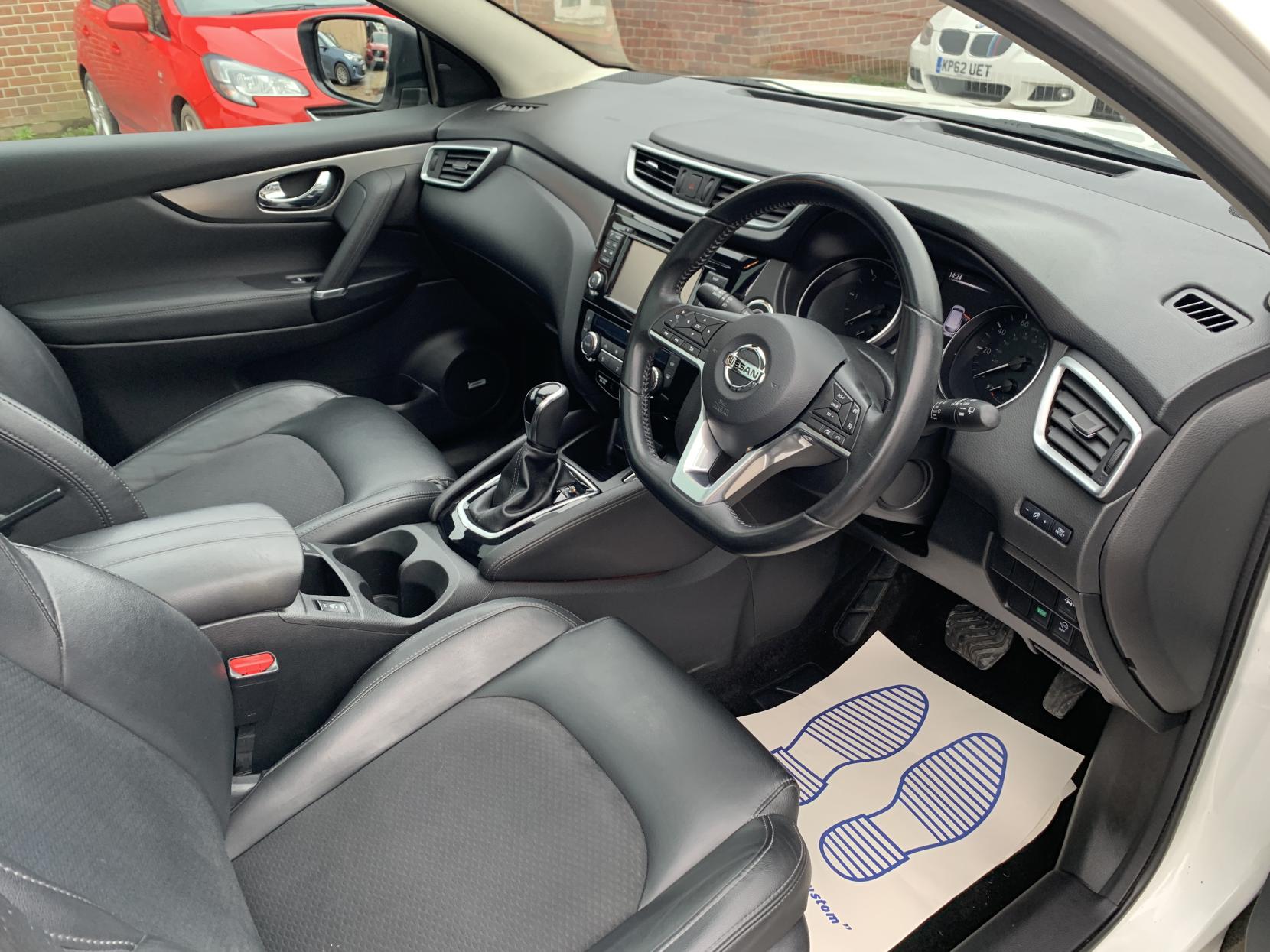 Nissan Qashqai 1.6 dCi Tekna SUV 5dr Diesel XTRON Euro 6 (s/s) (130 ps)