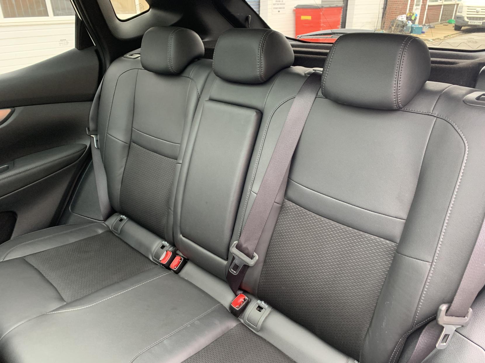 Nissan Qashqai 1.6 dCi Tekna SUV 5dr Diesel XTRON Euro 6 (s/s) (130 ps)