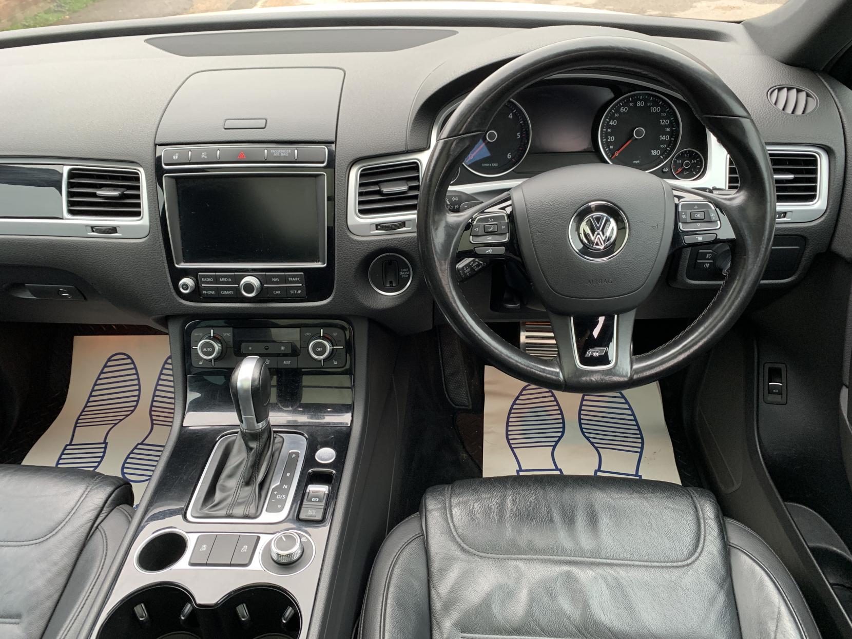 Volkswagen Touareg 3.0 TDI V6 R-Line Plus SUV 5dr Diesel Tiptronic 4WD Euro 6 (s/s) (262 ps)