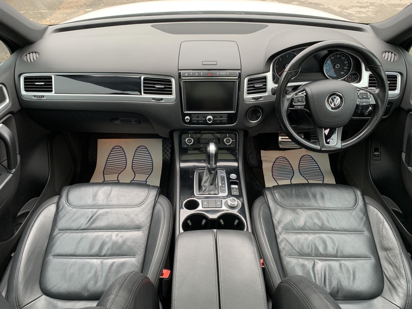 Volkswagen Touareg 3.0 TDI V6 R-Line Plus SUV 5dr Diesel Tiptronic 4WD Euro 6 (s/s) (262 ps)