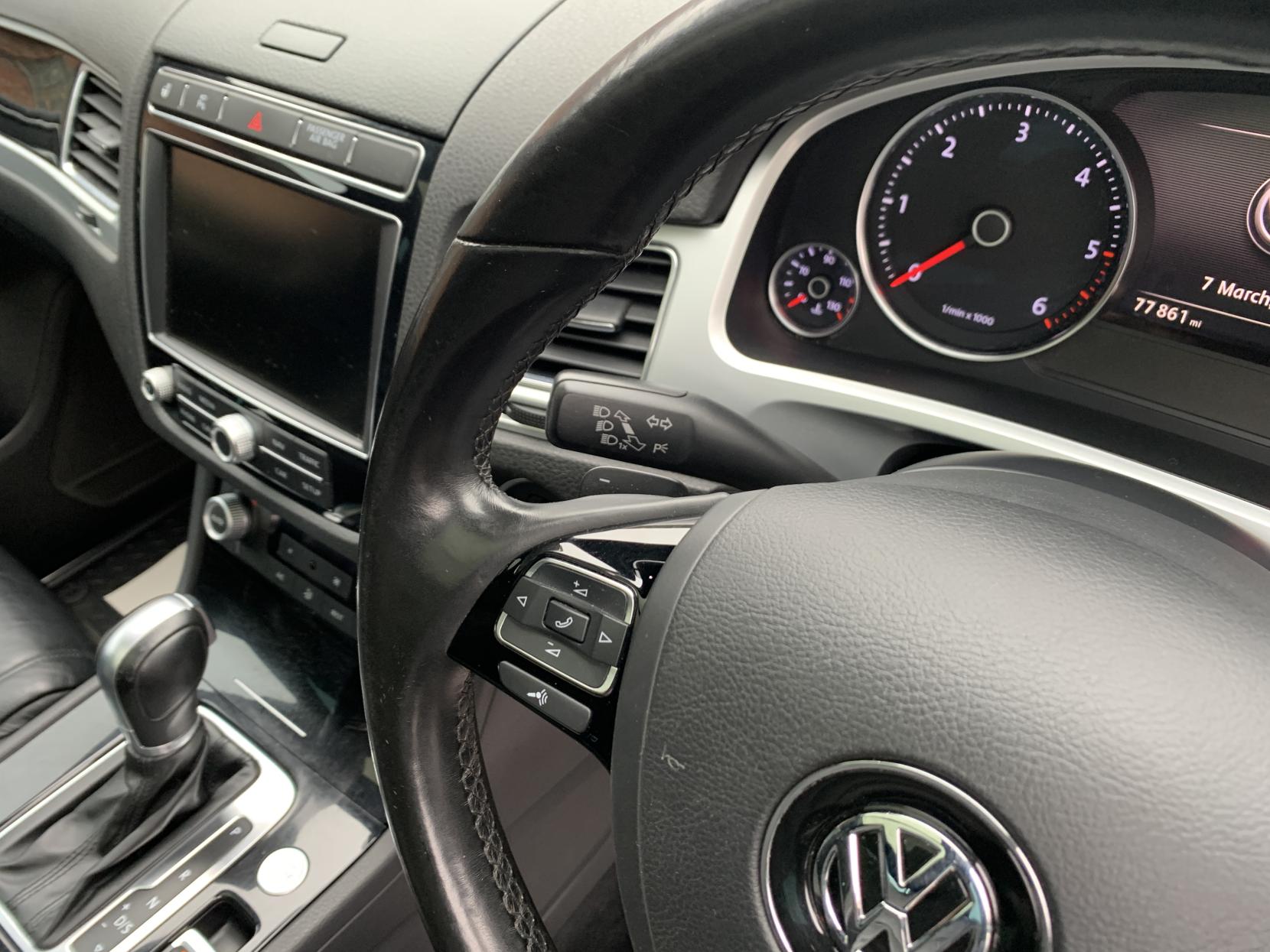 Volkswagen Touareg 3.0 TDI V6 R-Line Plus SUV 5dr Diesel Tiptronic 4WD Euro 6 (s/s) (262 ps)