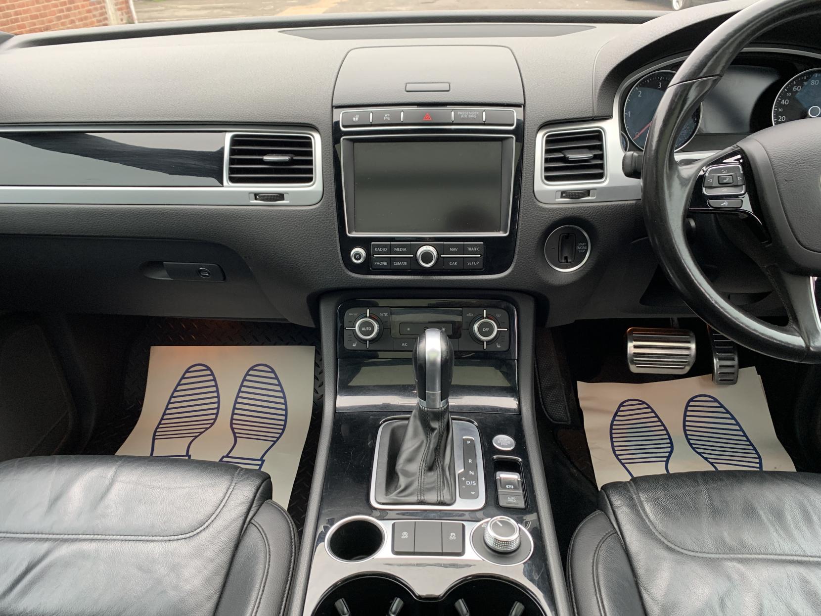 Volkswagen Touareg 3.0 TDI V6 R-Line Plus SUV 5dr Diesel Tiptronic 4WD Euro 6 (s/s) (262 ps)