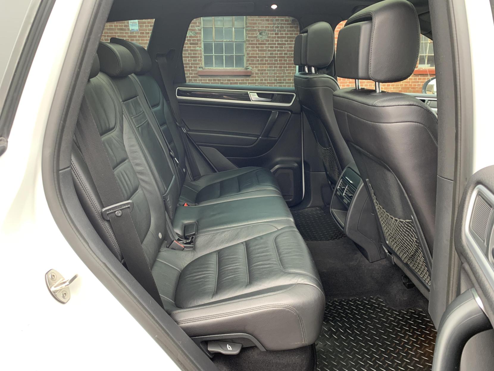 Volkswagen Touareg 3.0 TDI V6 R-Line Plus SUV 5dr Diesel Tiptronic 4WD Euro 6 (s/s) (262 ps)