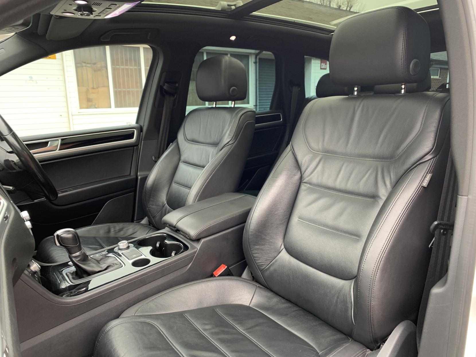 Volkswagen Touareg 3.0 TDI V6 R-Line Plus SUV 5dr Diesel Tiptronic 4WD Euro 6 (s/s) (262 ps)