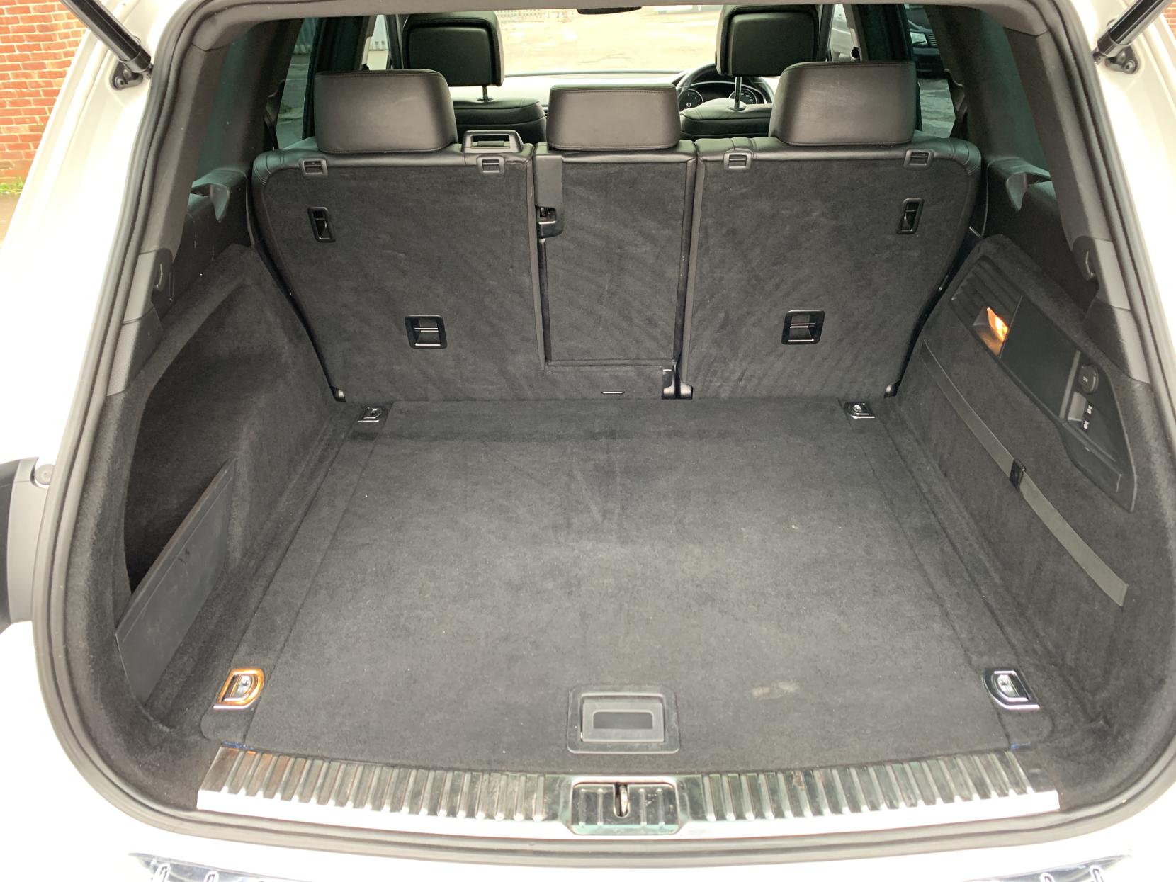 Volkswagen Touareg 3.0 TDI V6 R-Line Plus SUV 5dr Diesel Tiptronic 4WD Euro 6 (s/s) (262 ps)