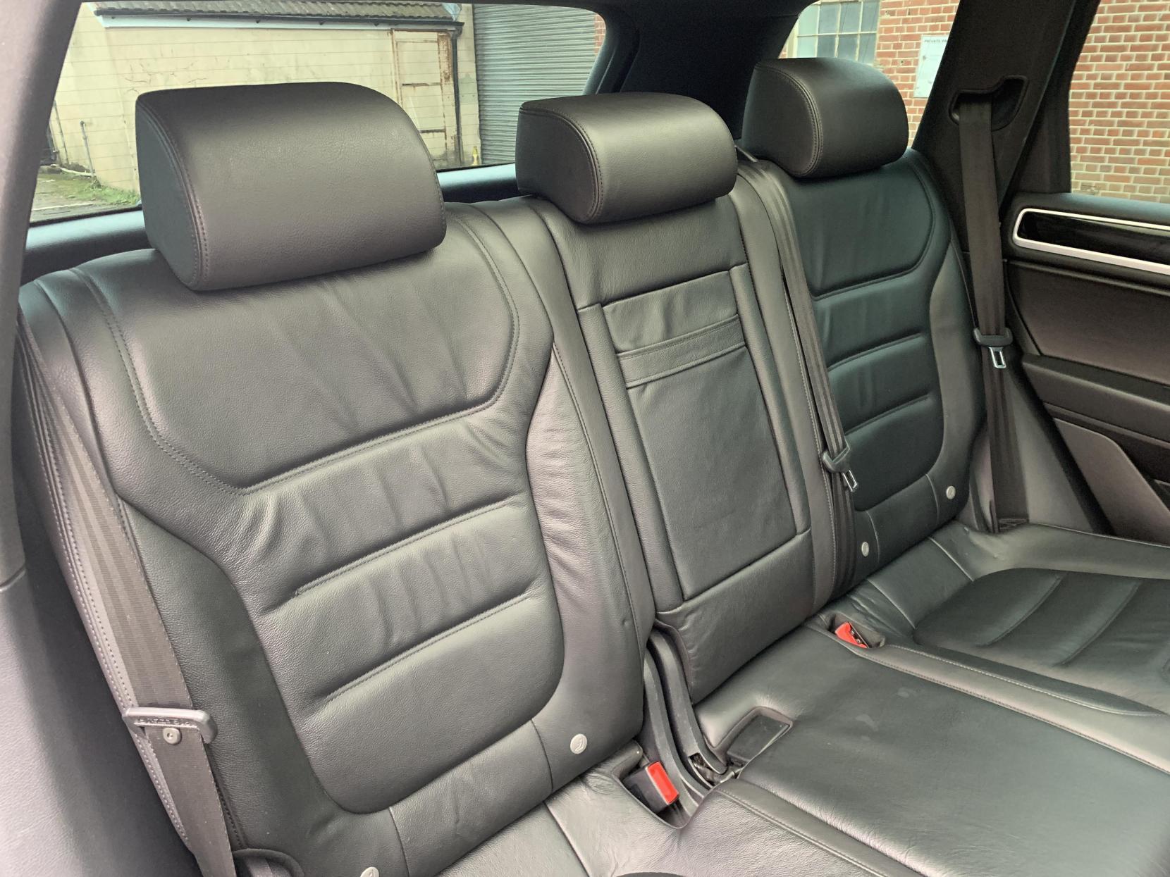 Volkswagen Touareg 3.0 TDI V6 R-Line Plus SUV 5dr Diesel Tiptronic 4WD Euro 6 (s/s) (262 ps)