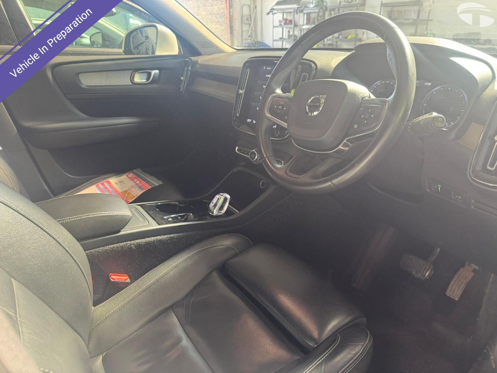 Volvo XC40 2.0 D4 Inscription Pro SUV 5dr Diesel Auto AWD Euro 6 (s/s) (190 ps)