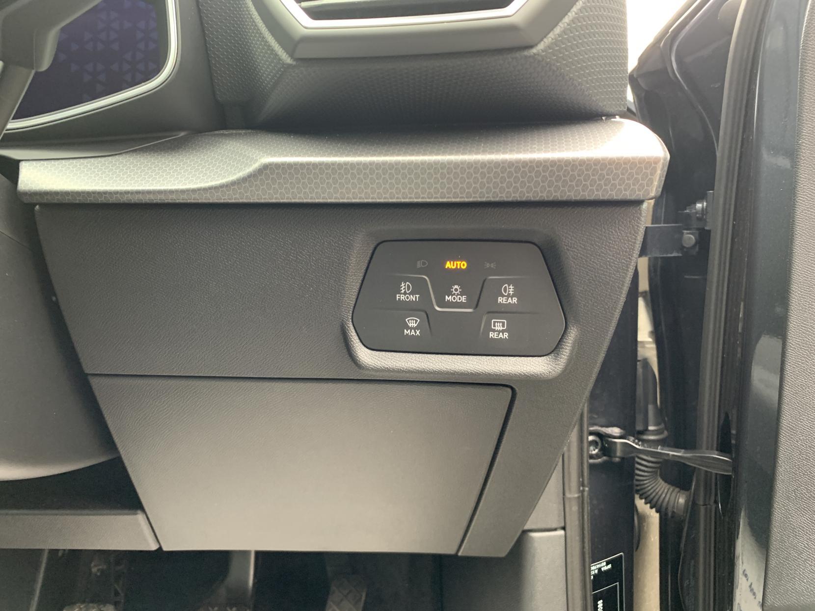 SEAT Leon 1.0 TSI EVO SE Dynamic Hatchback 5dr Petrol Manual Euro 6 (s/s) (110 ps)