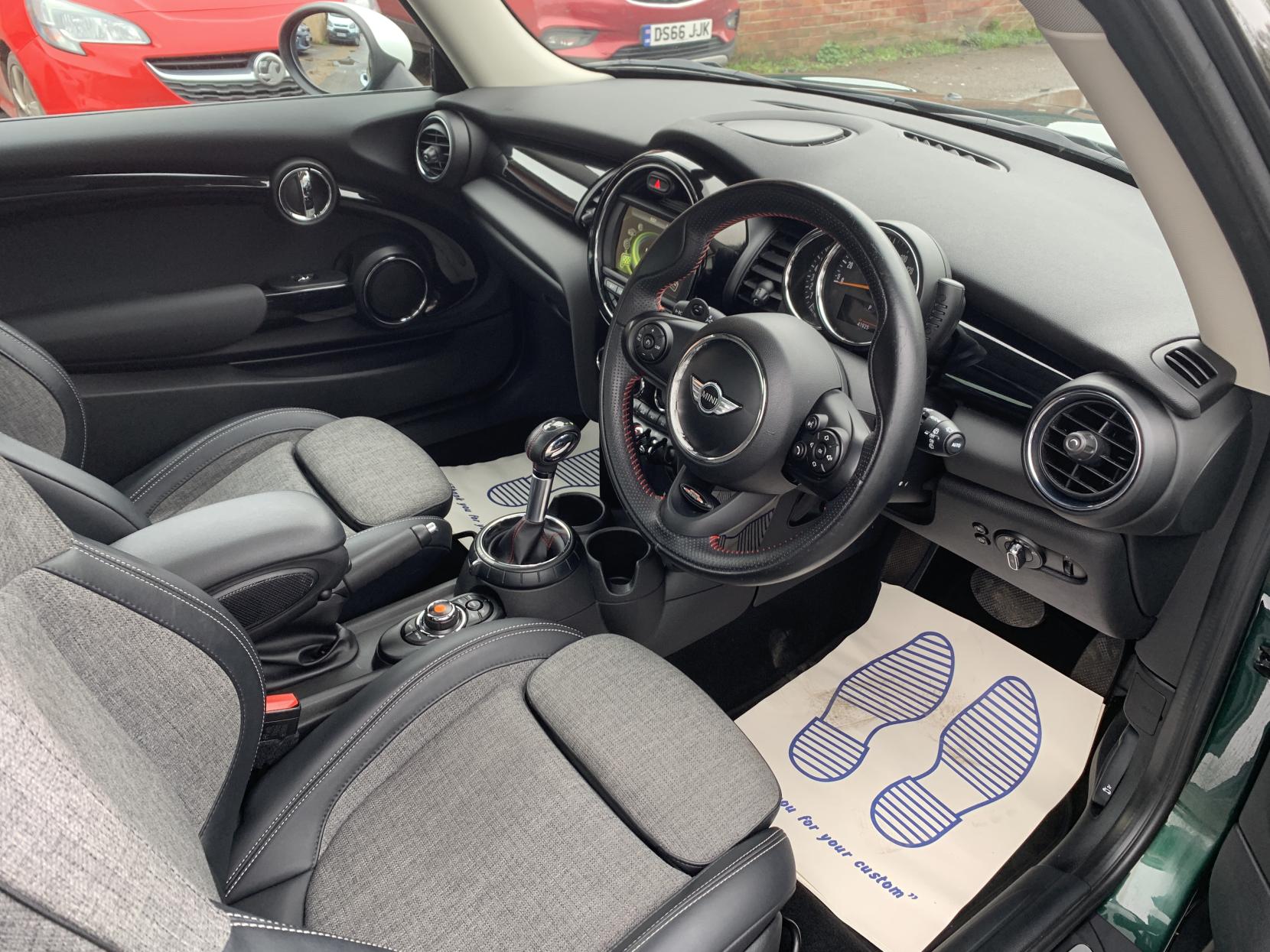 MINI Hatch 2.0 Cooper S Hatchback 3dr Petrol Auto Euro 6 (s/s) (192 ps)