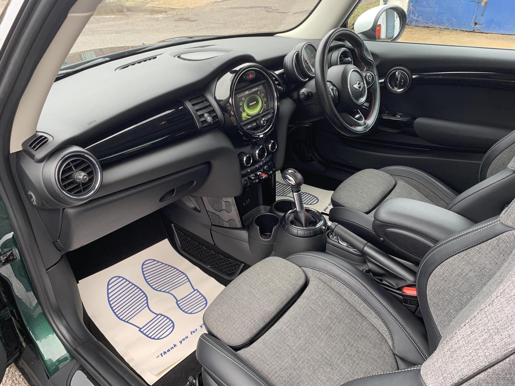 MINI Hatch 2.0 Cooper S Hatchback 3dr Petrol Auto Euro 6 (s/s) (192 ps)