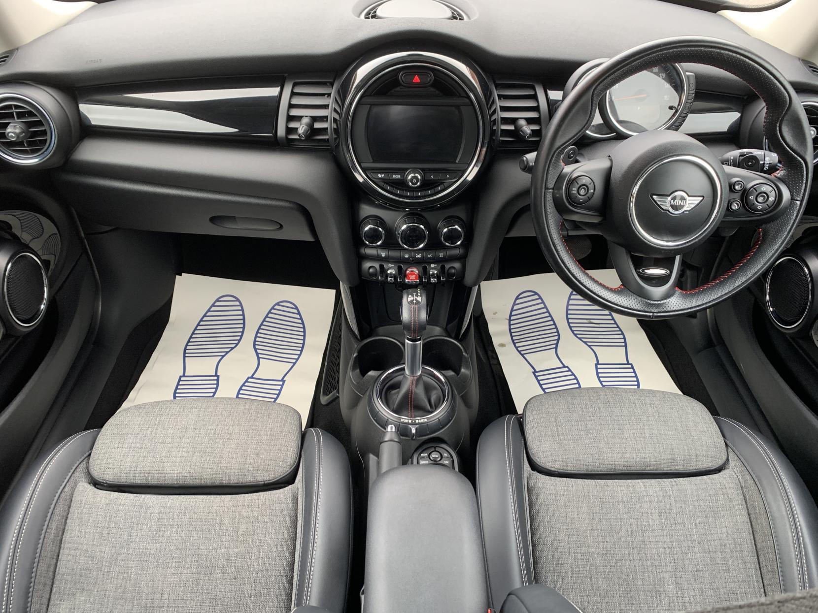 MINI Hatch 2.0 Cooper S Hatchback 3dr Petrol Auto Euro 6 (s/s) (192 ps)