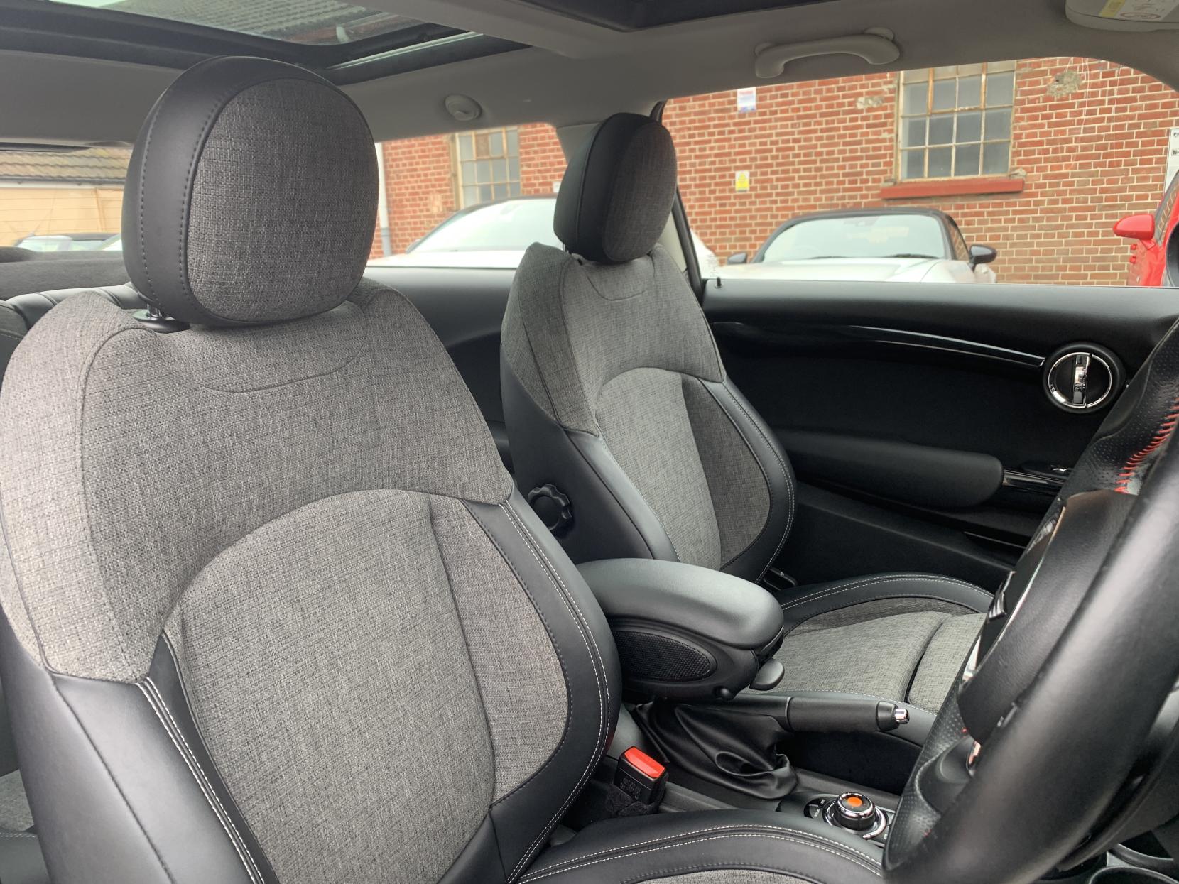 MINI Hatch 2.0 Cooper S Hatchback 3dr Petrol Auto Euro 6 (s/s) (192 ps)