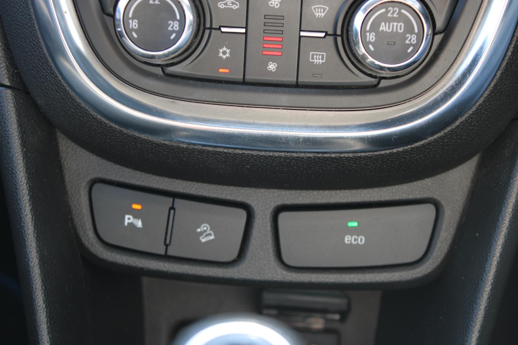Vauxhall Mokka 1.6 Tech Line SUV 5dr Petrol Manual 2WD Euro 5 (s/s) (115 ps)