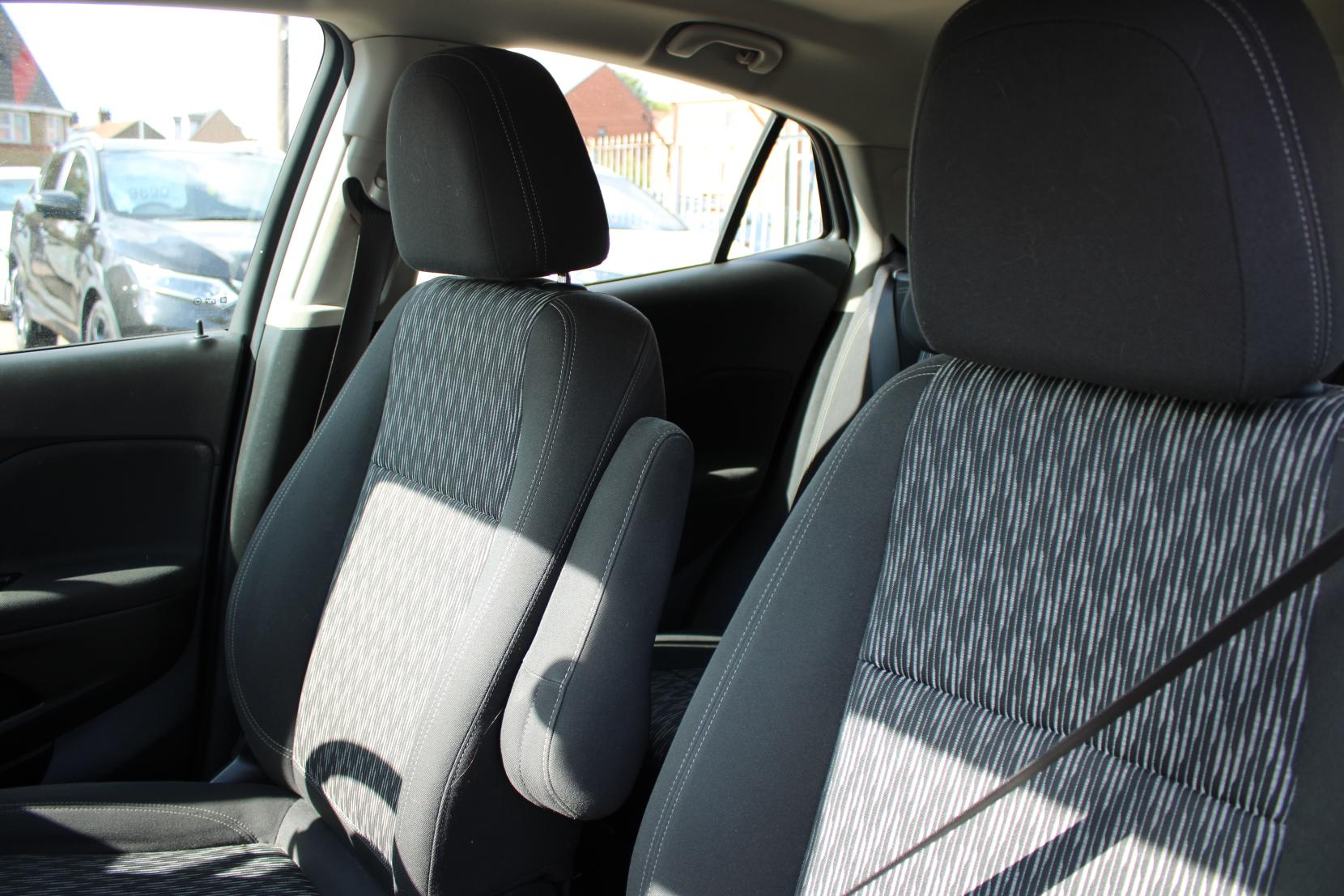 Vauxhall Mokka 1.6 Tech Line SUV 5dr Petrol Manual 2WD Euro 5 (s/s) (115 ps)