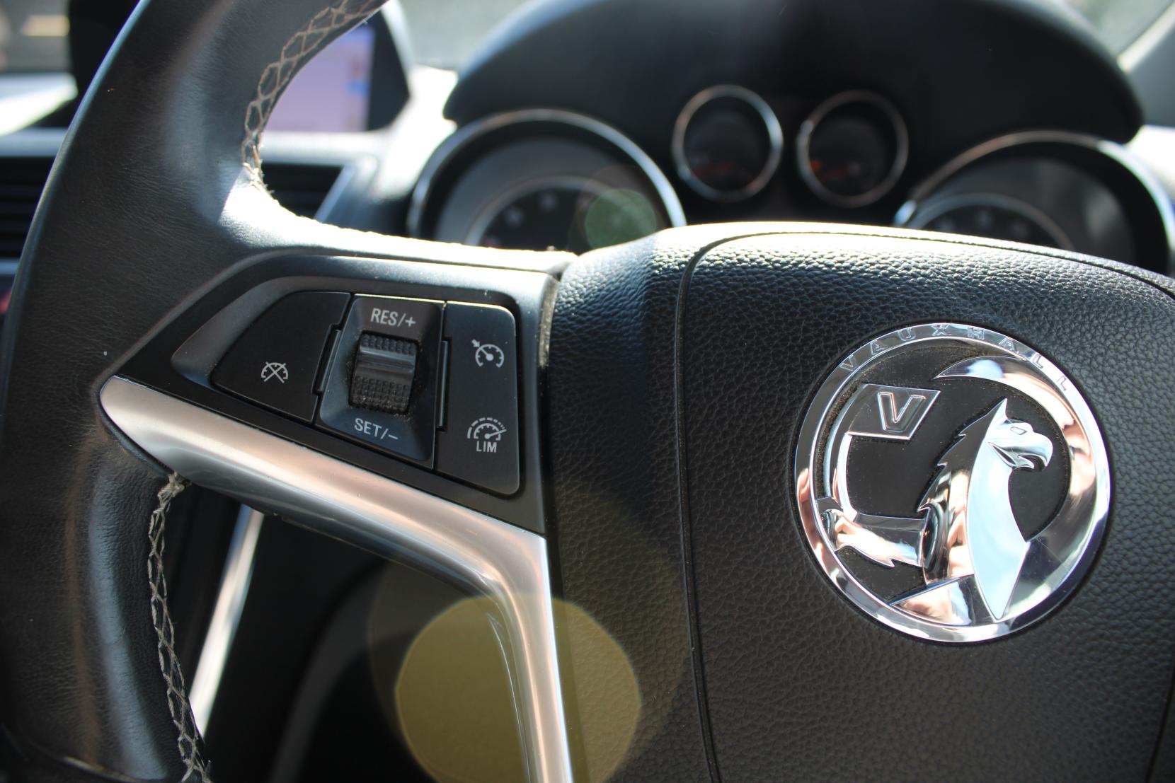 Vauxhall Mokka 1.6 Tech Line SUV 5dr Petrol Manual 2WD Euro 5 (s/s) (115 ps)