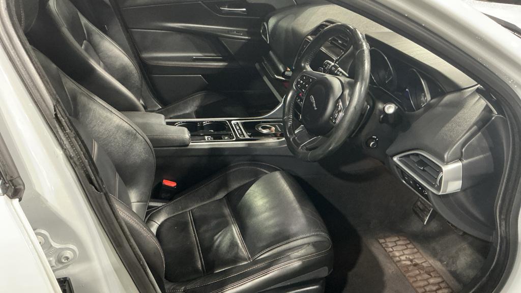 Jaguar XE 2.0 GTDi Prestige Saloon 4dr Petrol Auto Euro 6 (s/s) (200 ps)