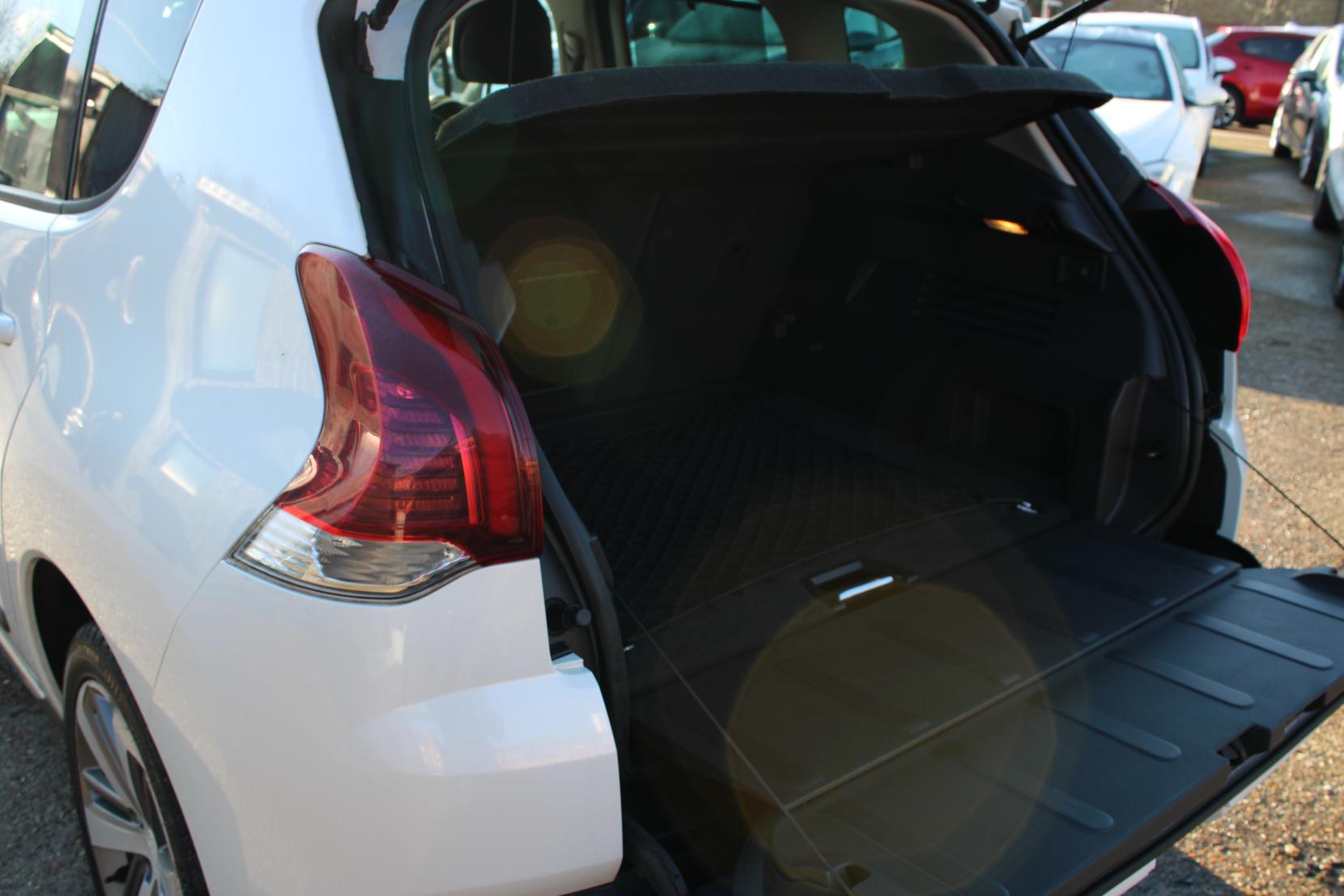 Peugeot 3008 1.6 HDi Allure SUV 5dr Diesel Manual Euro 5 (115 ps)