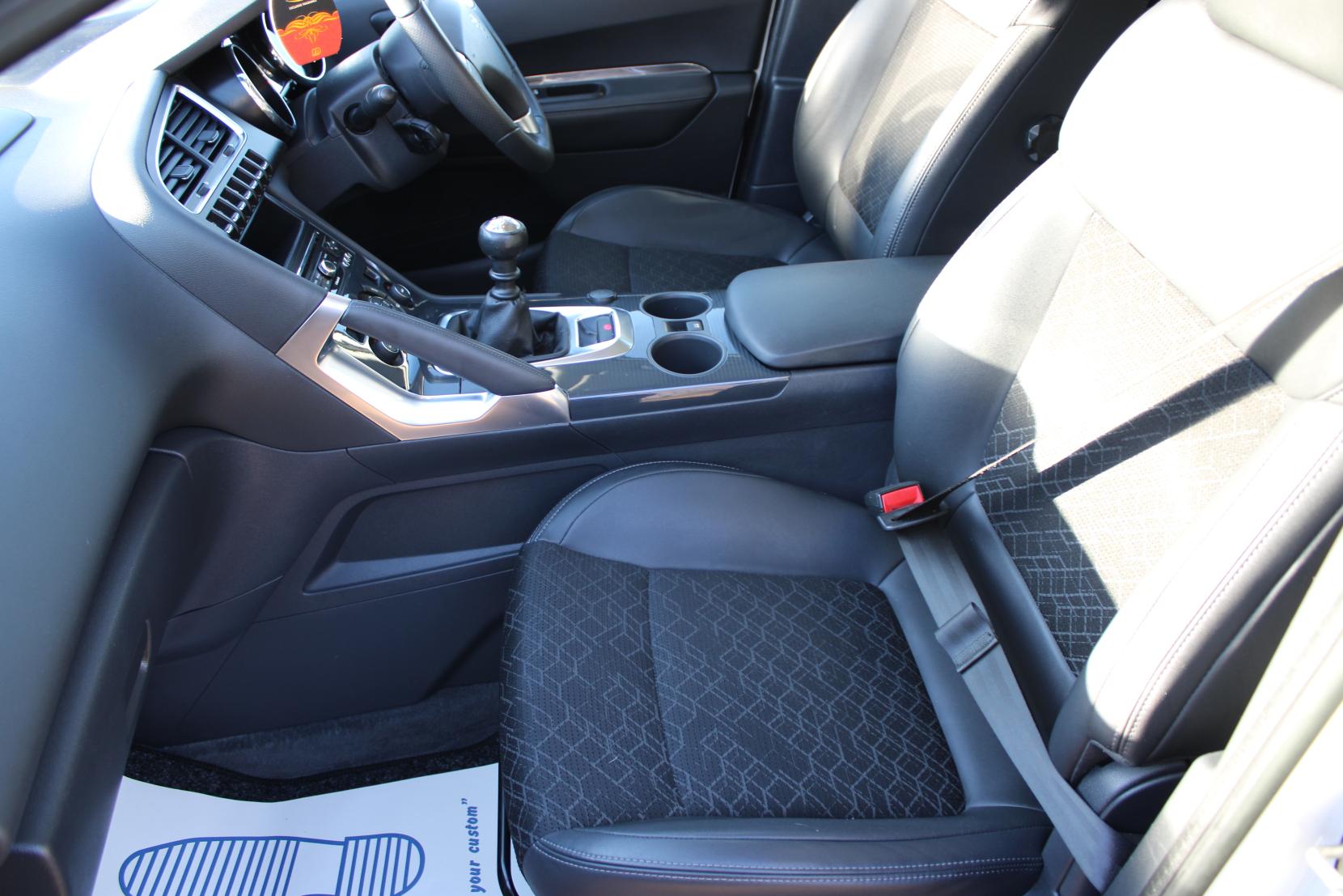 Peugeot 3008 1.6 HDi Allure SUV 5dr Diesel Manual Euro 5 (115 ps)