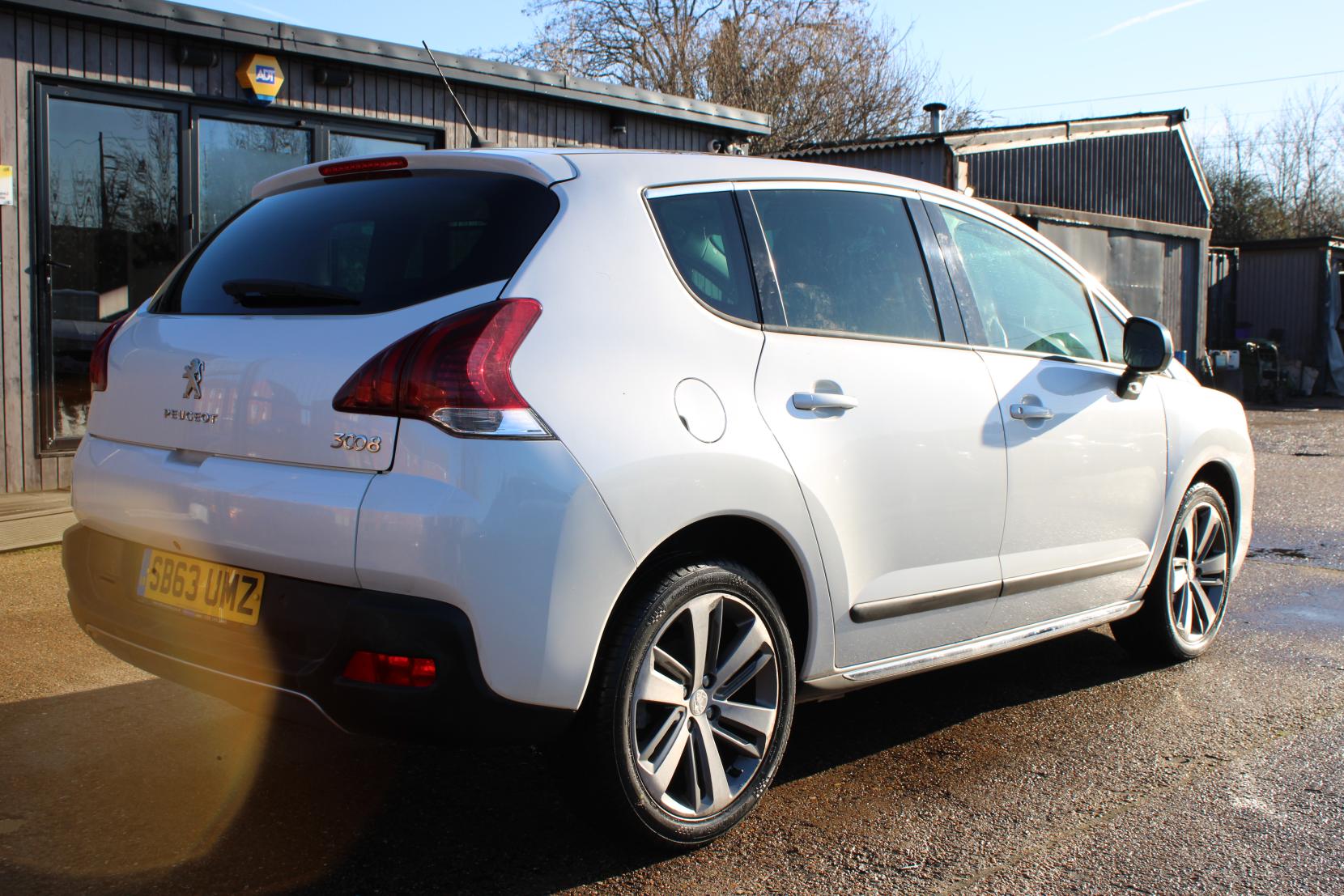 Peugeot 3008 1.6 HDi Allure SUV 5dr Diesel Manual Euro 5 (115 ps)