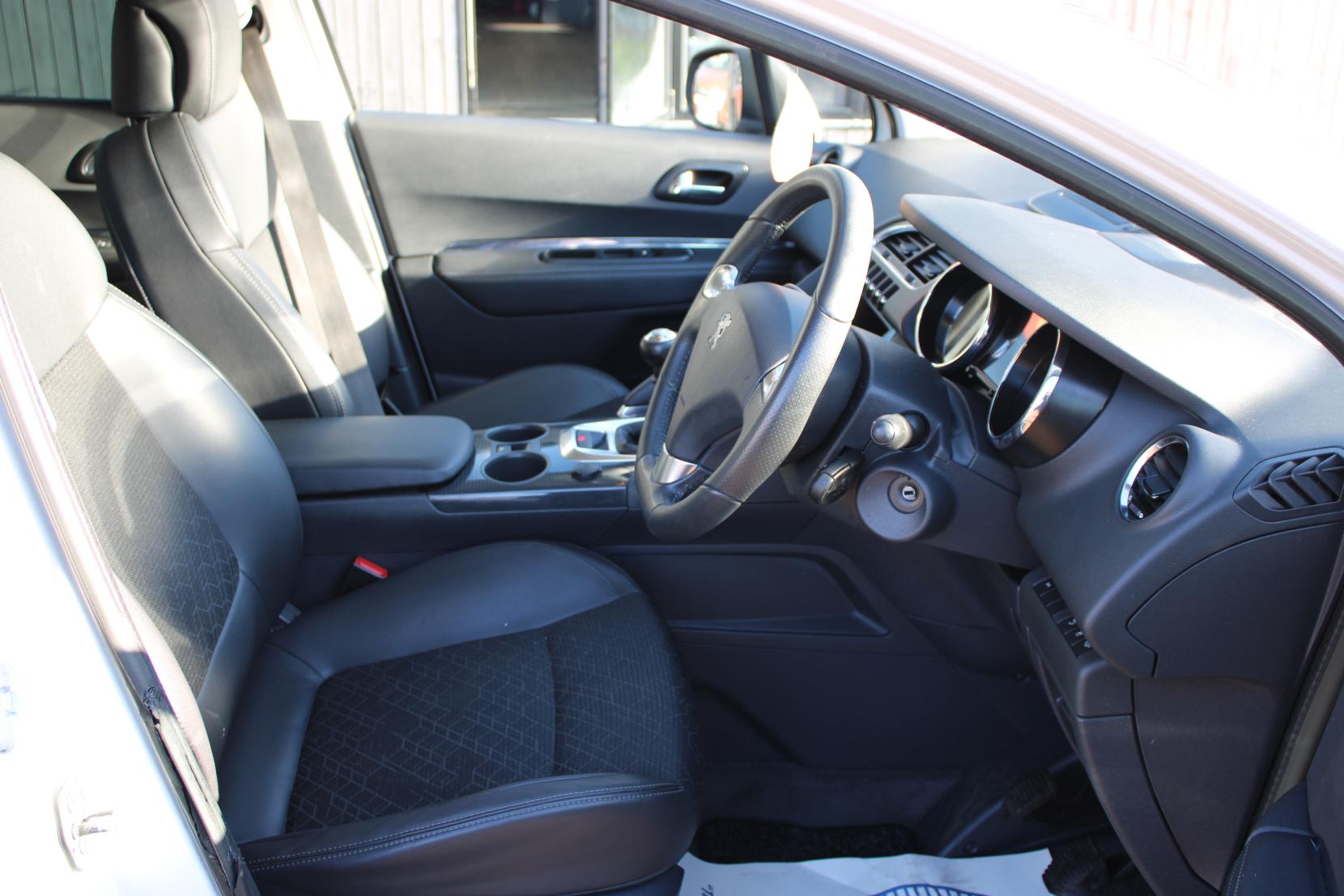 Peugeot 3008 1.6 HDi Allure SUV 5dr Diesel Manual Euro 5 (115 ps)