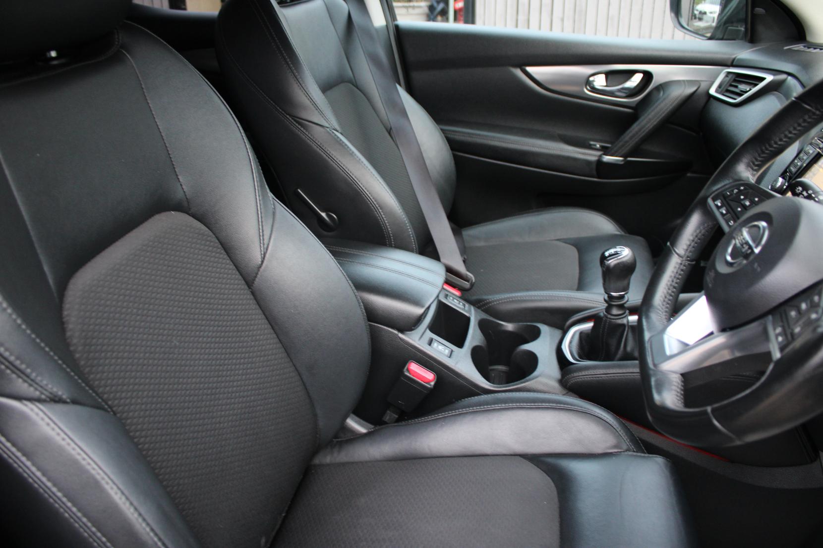 Nissan Qashqai 1.2 DIG-T Tekna SUV 5dr Petrol Manual Euro 6 (s/s) (115 ps)