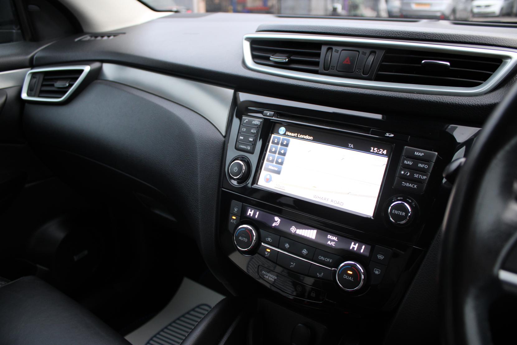 Nissan Qashqai 1.2 DIG-T Tekna SUV 5dr Petrol Manual Euro 6 (s/s) (115 ps)