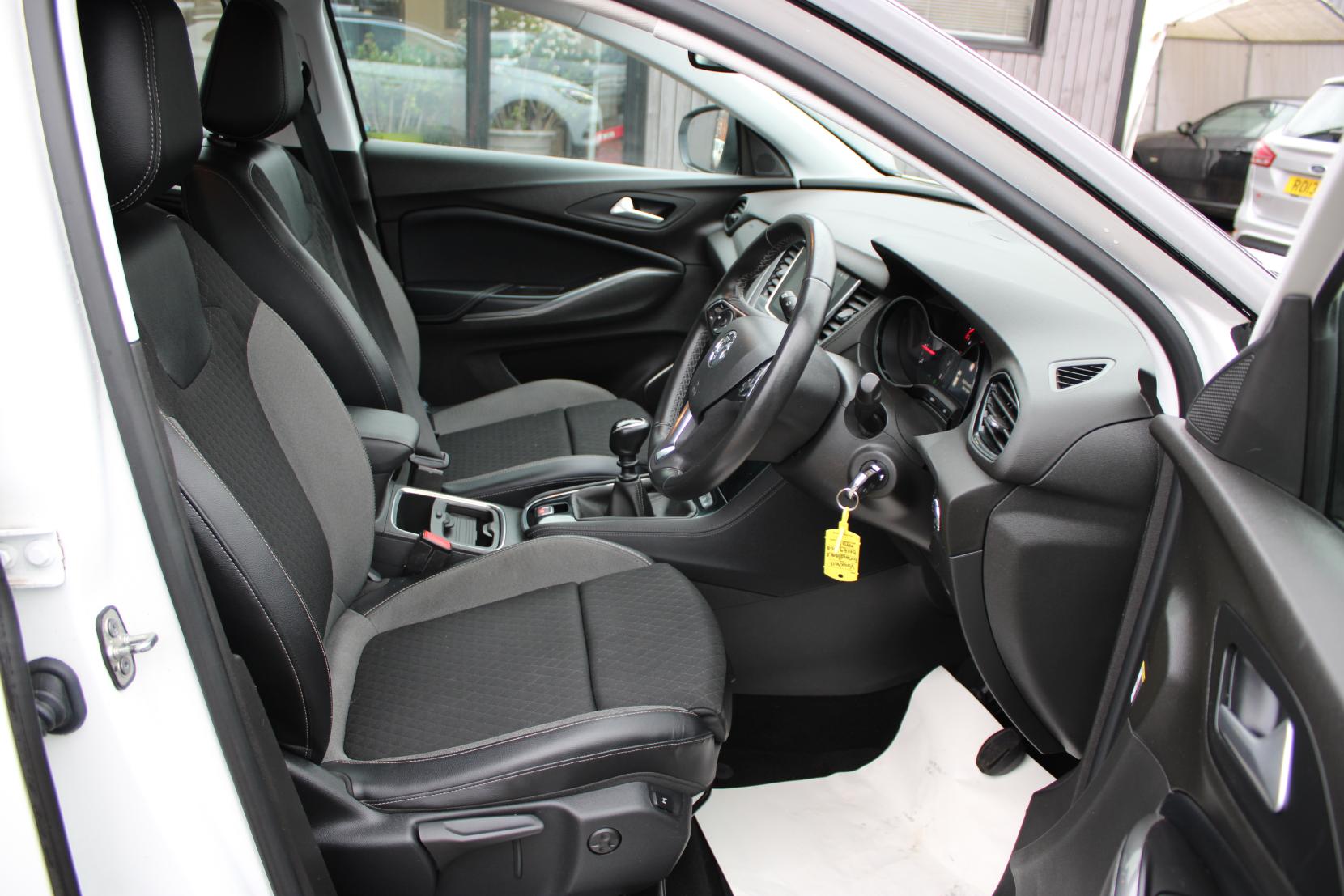 Vauxhall Grandland X 1.2 Turbo GPF Sport Nav SUV 5dr Petrol Manual Euro 6 (s/s) (130 ps)