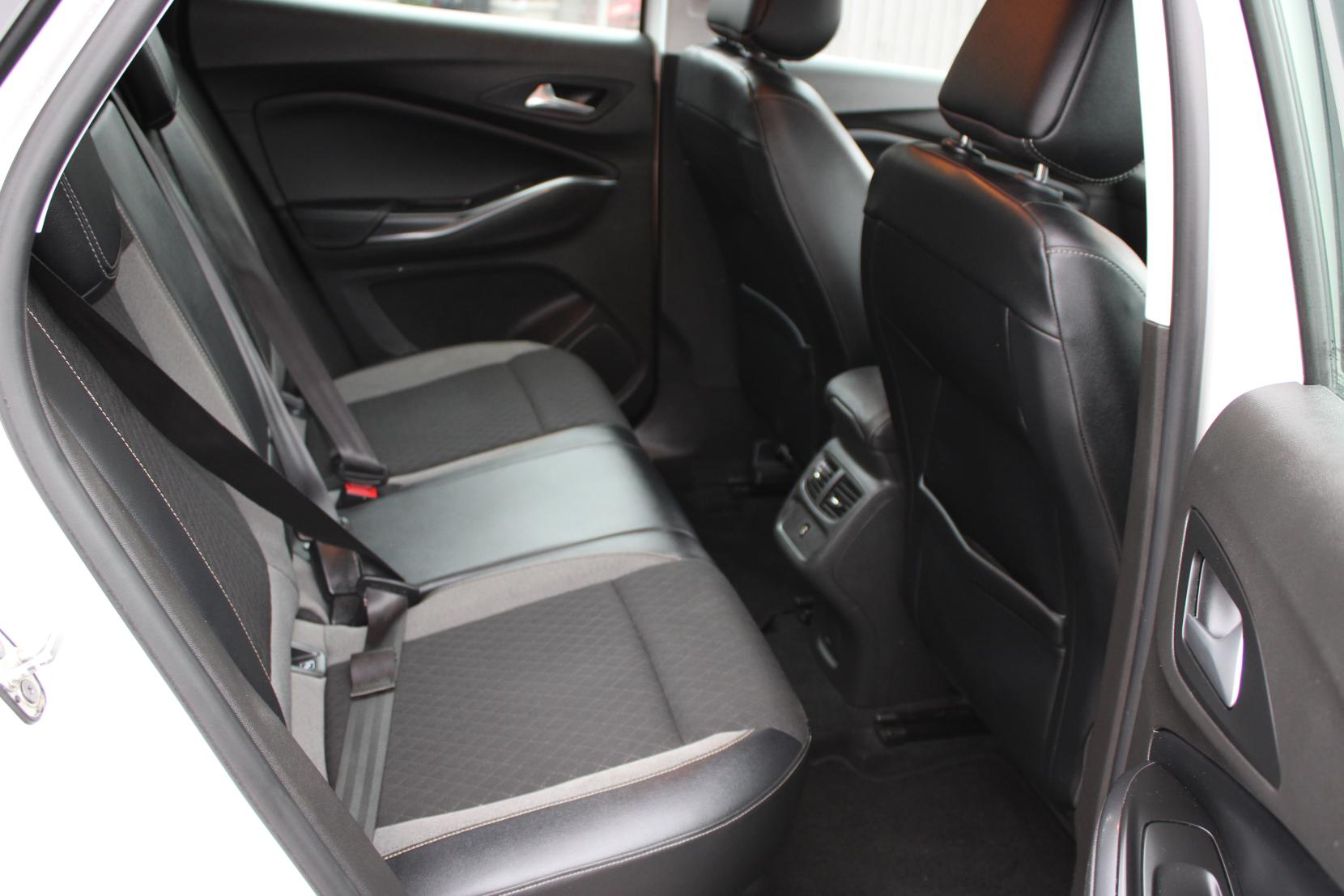 Vauxhall Grandland X 1.2 Turbo GPF Sport Nav SUV 5dr Petrol Manual Euro 6 (s/s) (130 ps)