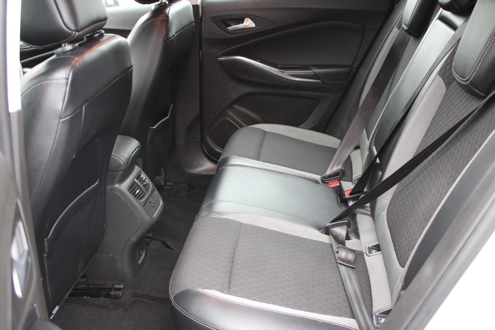 Vauxhall Grandland X 1.2 Turbo GPF Sport Nav SUV 5dr Petrol Manual Euro 6 (s/s) (130 ps)