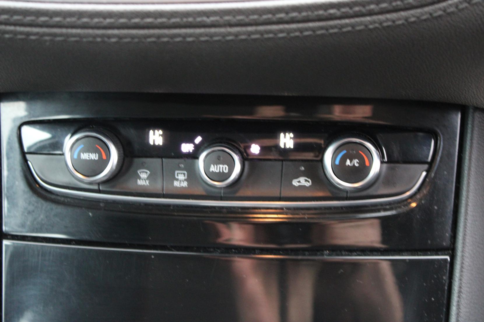 Vauxhall Grandland X 1.2 Turbo GPF Sport Nav SUV 5dr Petrol Manual Euro 6 (s/s) (130 ps)