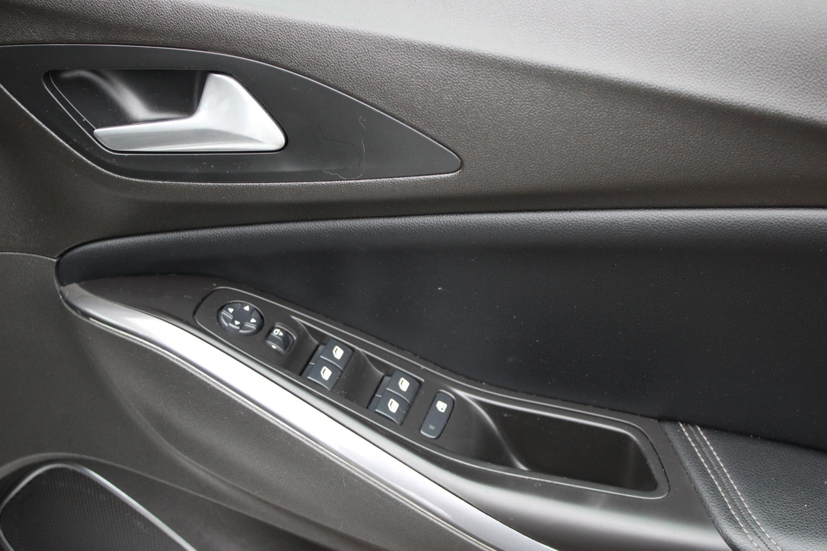 Vauxhall Grandland X 1.2 Turbo GPF Sport Nav SUV 5dr Petrol Manual Euro 6 (s/s) (130 ps)