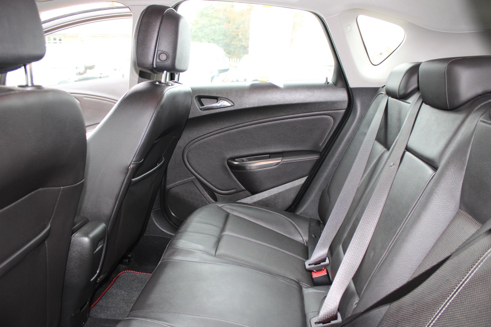 Vauxhall Astra 2.0 CDTi Elite Hatchback 5dr Diesel Auto Euro 5 (165 ps)