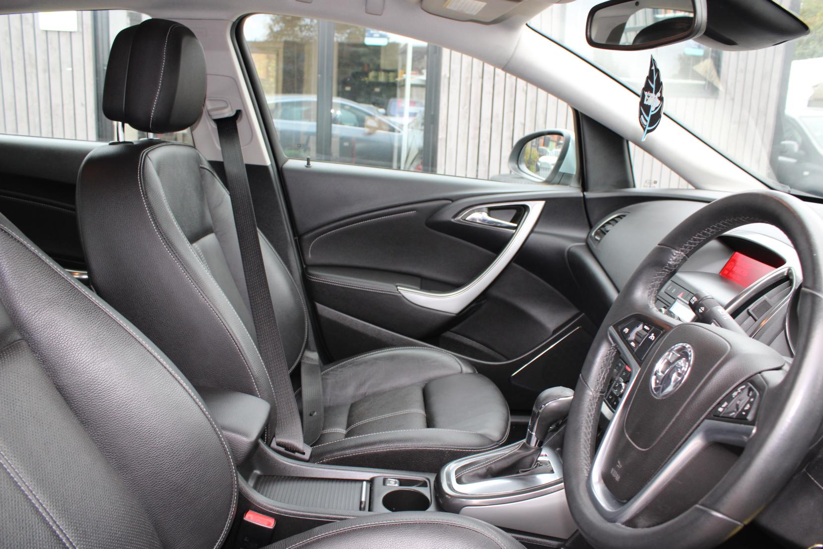 Vauxhall Astra 2.0 CDTi Elite Hatchback 5dr Diesel Auto Euro 5 (165 ps)