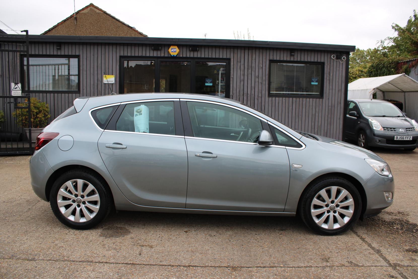Vauxhall Astra 2.0 CDTi Elite Hatchback 5dr Diesel Auto Euro 5 (165 ps)