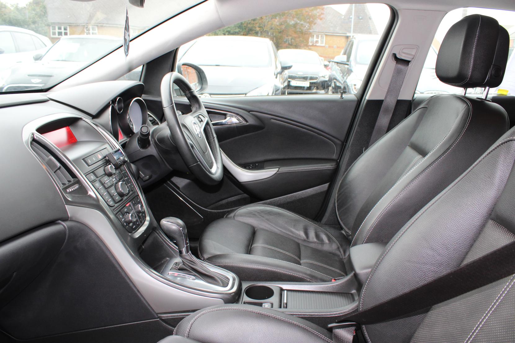 Vauxhall Astra 2.0 CDTi Elite Hatchback 5dr Diesel Auto Euro 5 (165 ps)
