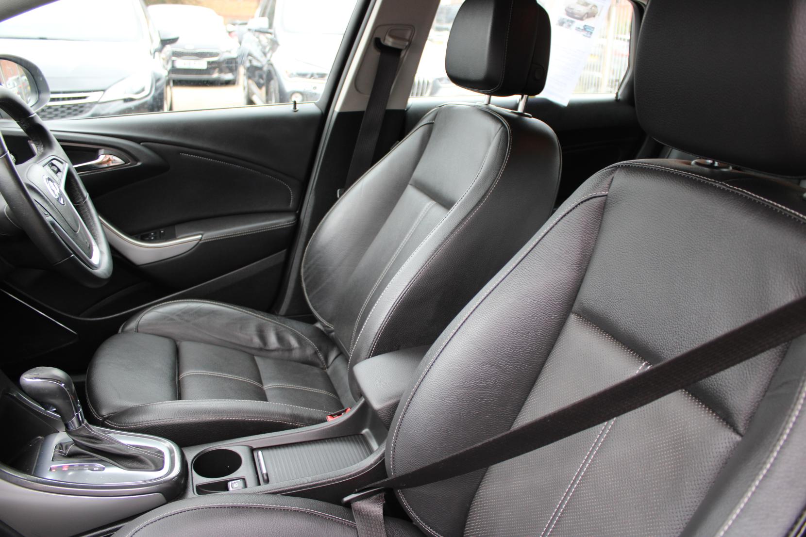 Vauxhall Astra 2.0 CDTi Elite Hatchback 5dr Diesel Auto Euro 5 (165 ps)