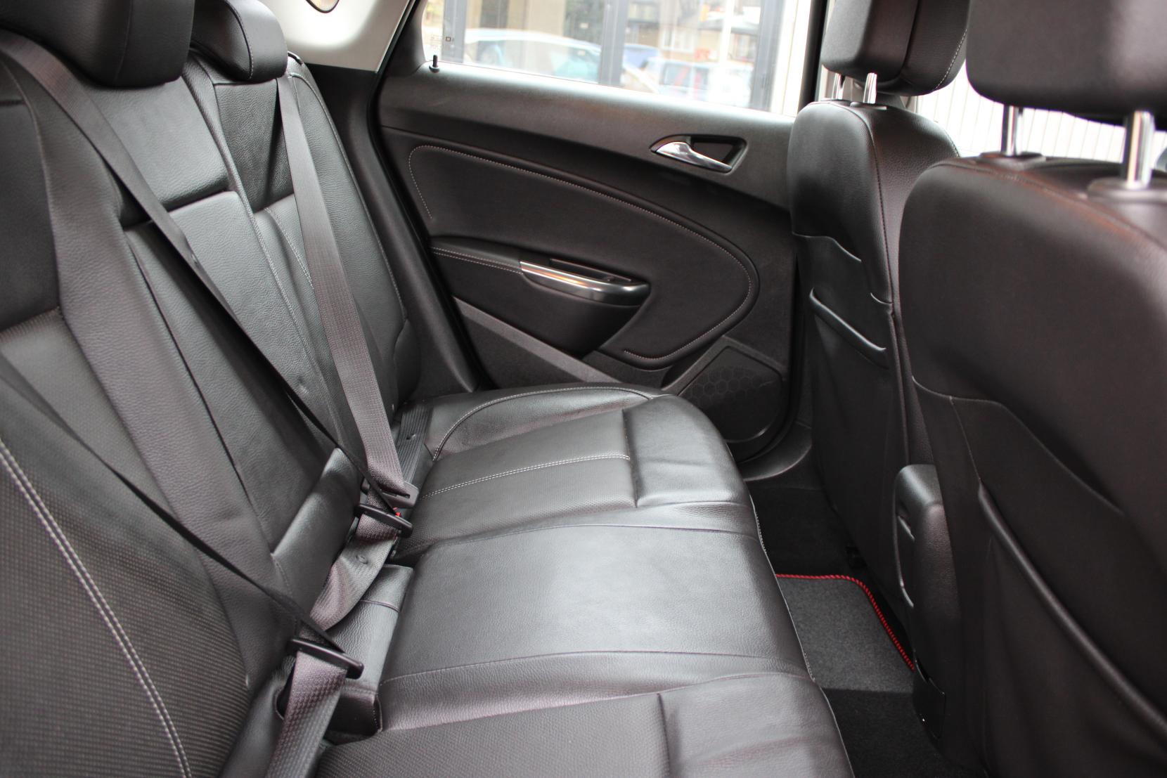 Vauxhall Astra 2.0 CDTi Elite Hatchback 5dr Diesel Auto Euro 5 (165 ps)