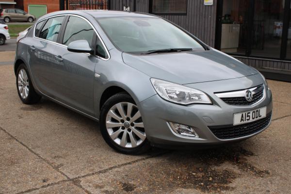 Vauxhall Astra 2.0 CDTi Elite Hatchback 5dr Diesel Auto Euro 5 (165 ps)