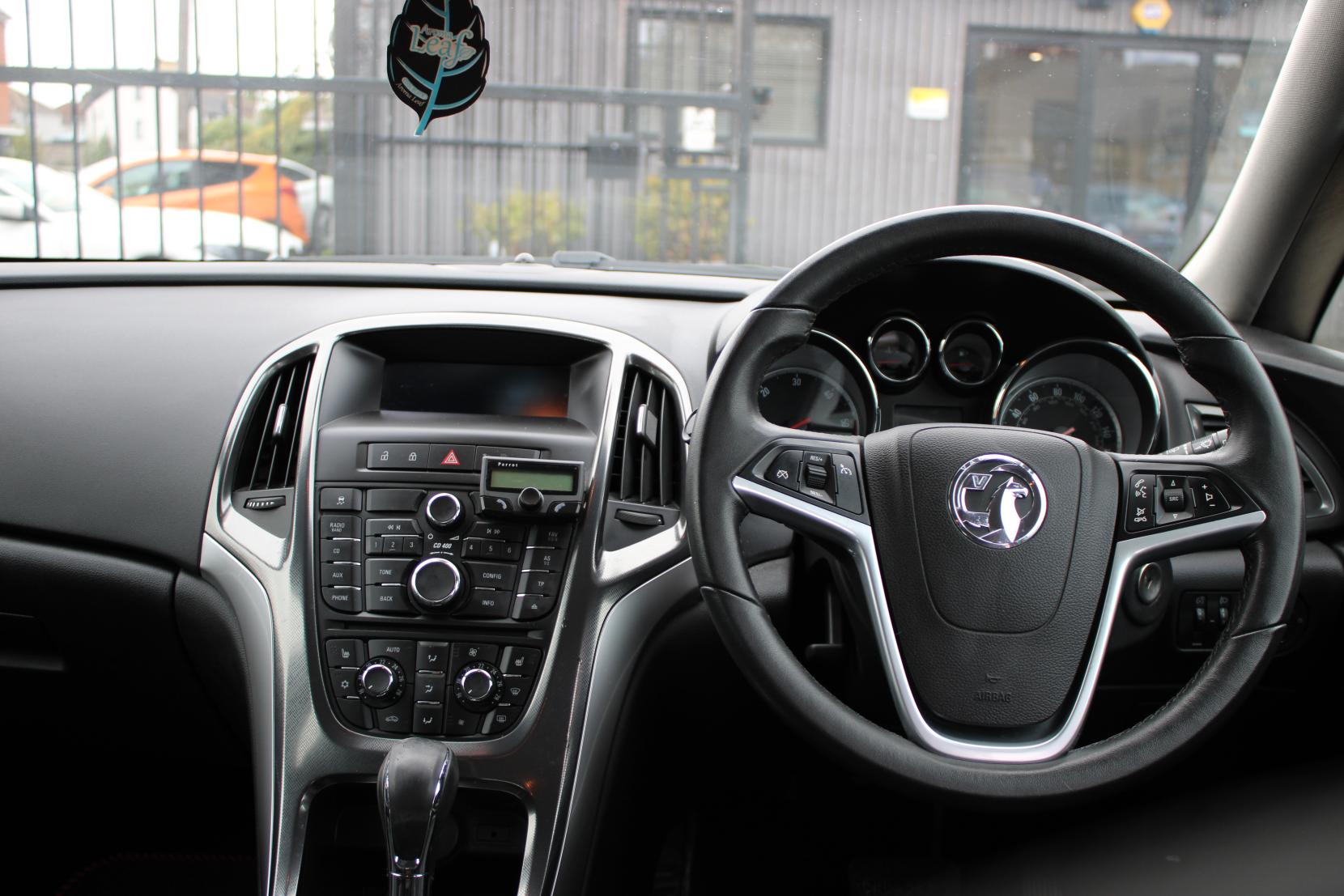 Vauxhall Astra 2.0 CDTi Elite Hatchback 5dr Diesel Auto Euro 5 (165 ps)