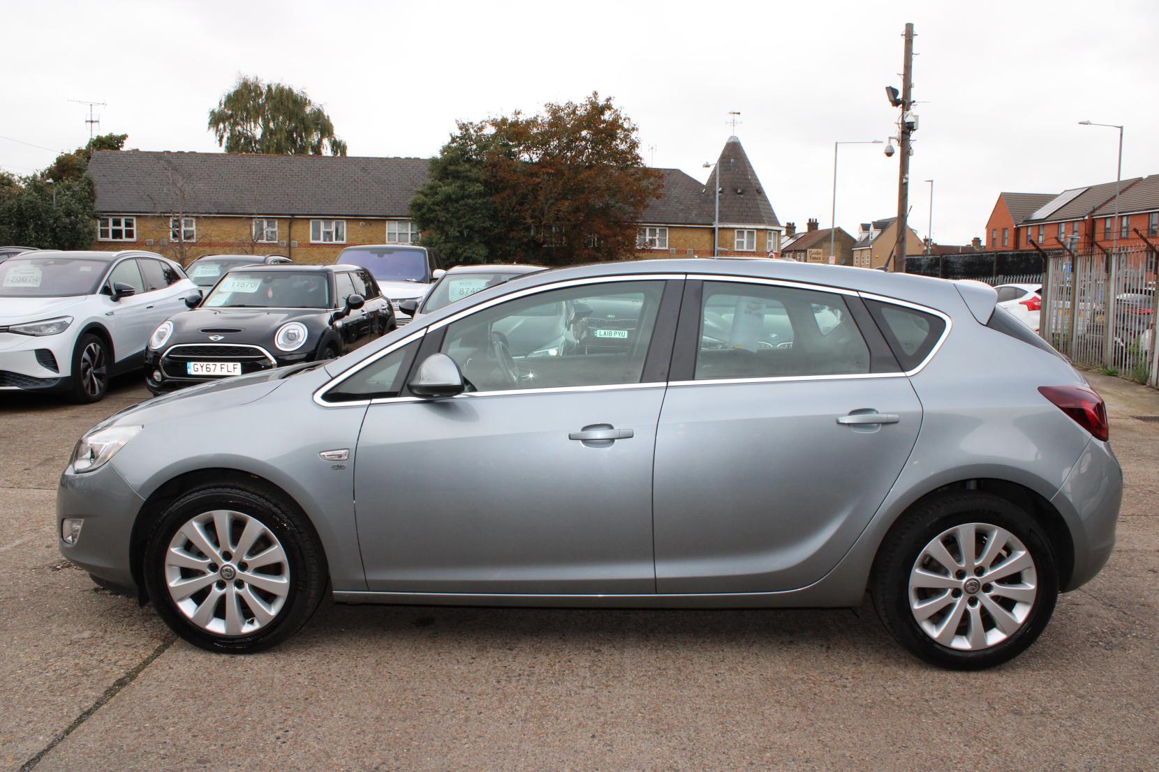 Vauxhall Astra 2.0 CDTi Elite Hatchback 5dr Diesel Auto Euro 5 (165 ps)