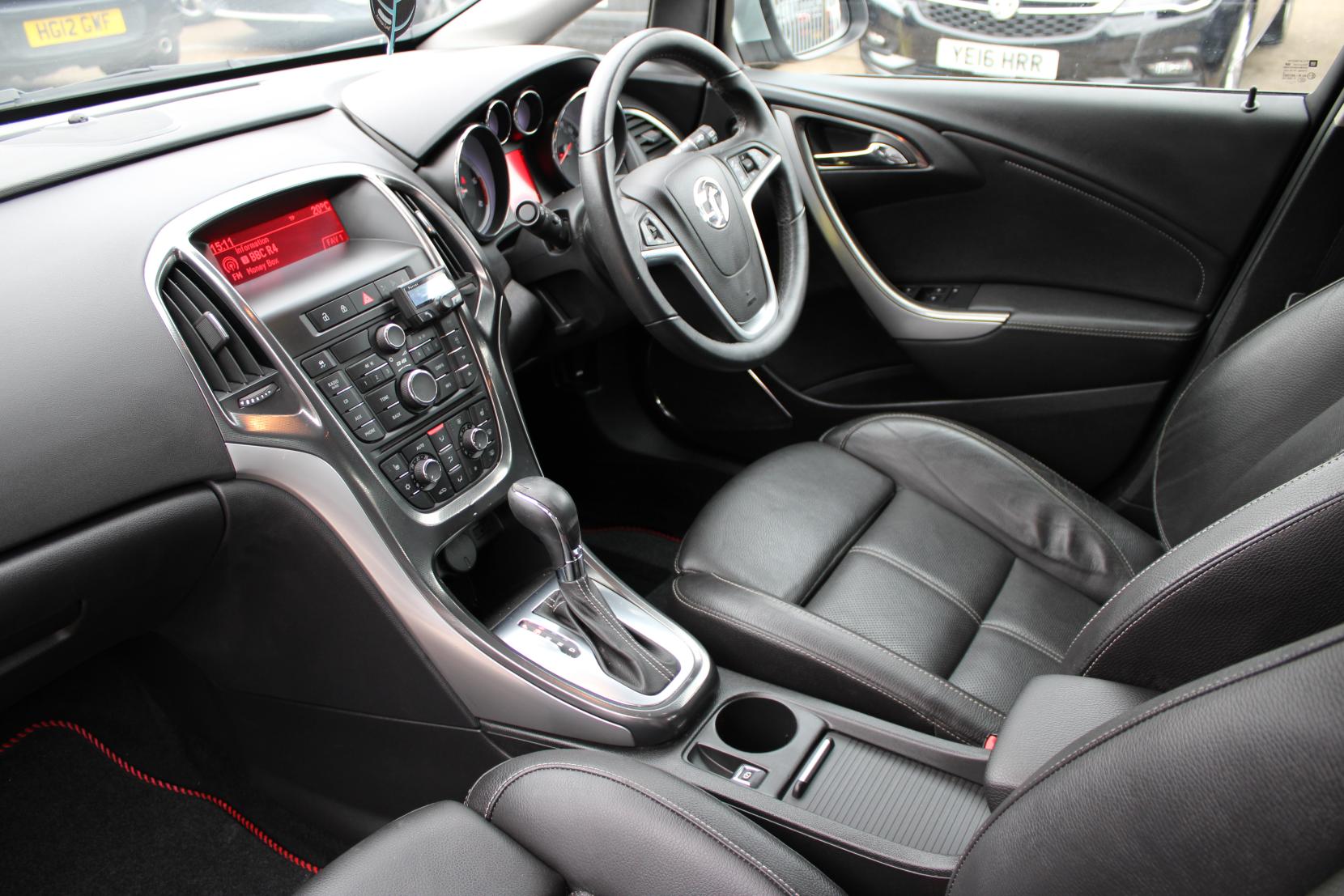 Vauxhall Astra 2.0 CDTi Elite Hatchback 5dr Diesel Auto Euro 5 (165 ps)