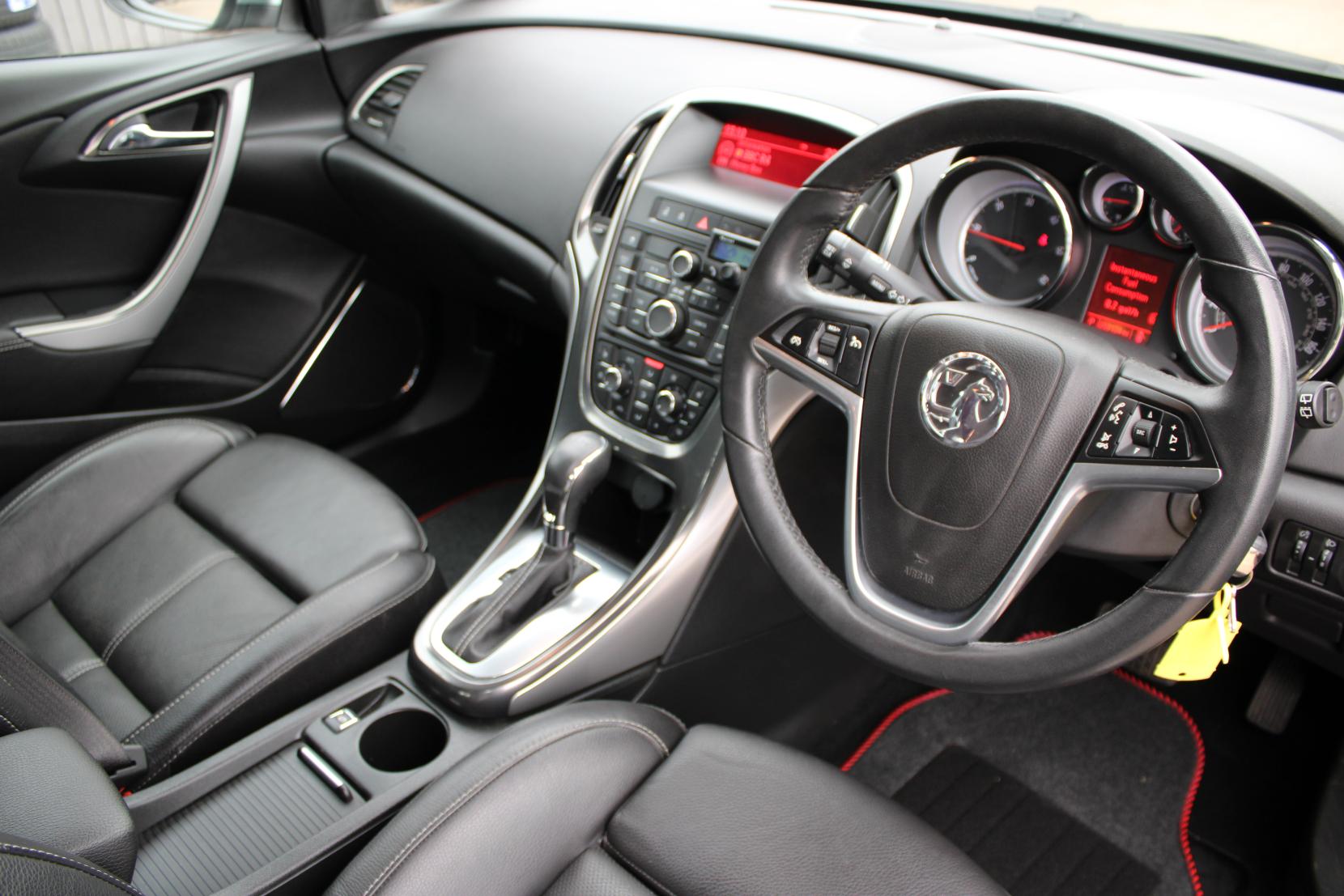 Vauxhall Astra 2.0 CDTi Elite Hatchback 5dr Diesel Auto Euro 5 (165 ps)