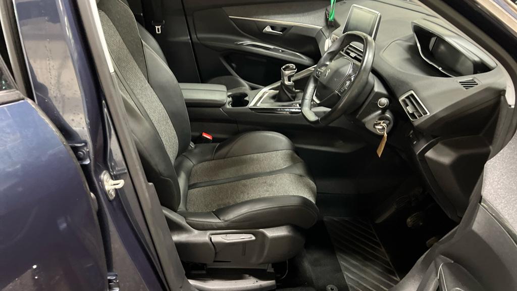 Peugeot 5008 1.2 PureTech Allure SUV 5dr Petrol Manual Euro 6 (s/s) (130 ps)