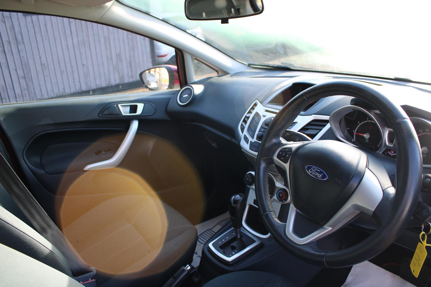 Ford Fiesta 1.4 Zetec Hatchback 5dr Petrol Automatic (154 g/km, 94 bhp)